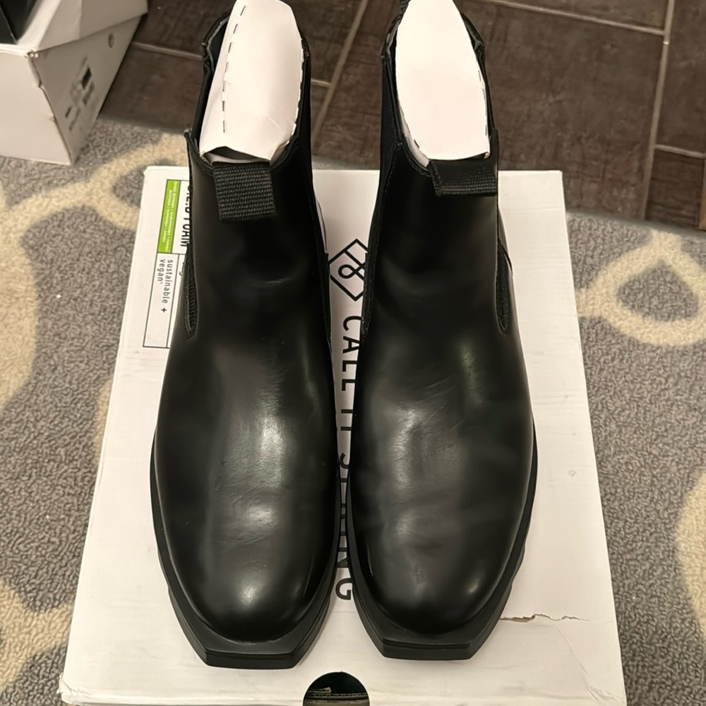 Used call it spring boots in size 9US